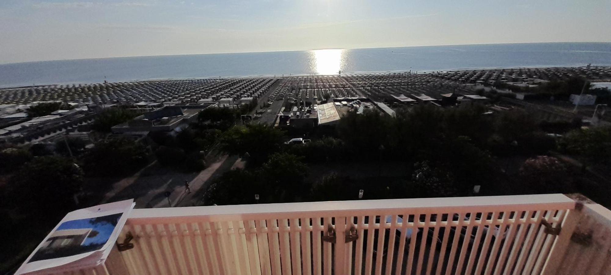 Hotel Delfino Milano Marittima Exterior foto