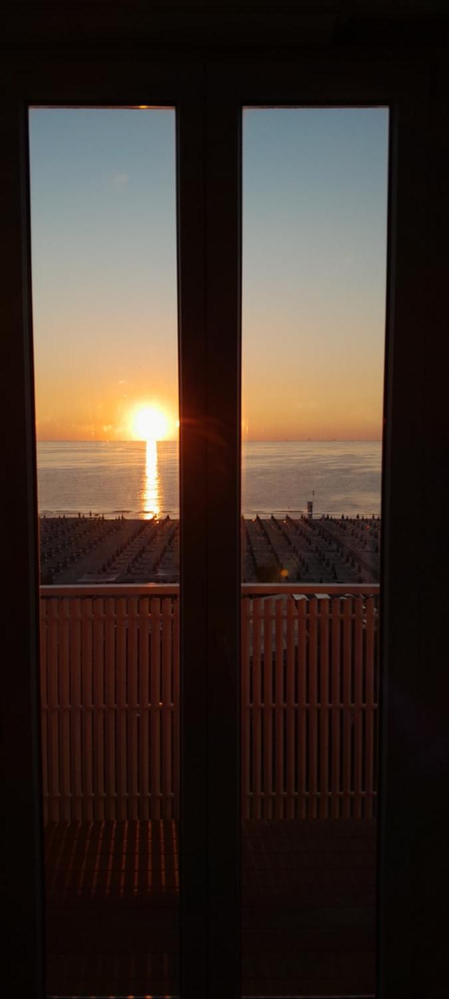 Hotel Delfino Milano Marittima Exterior foto